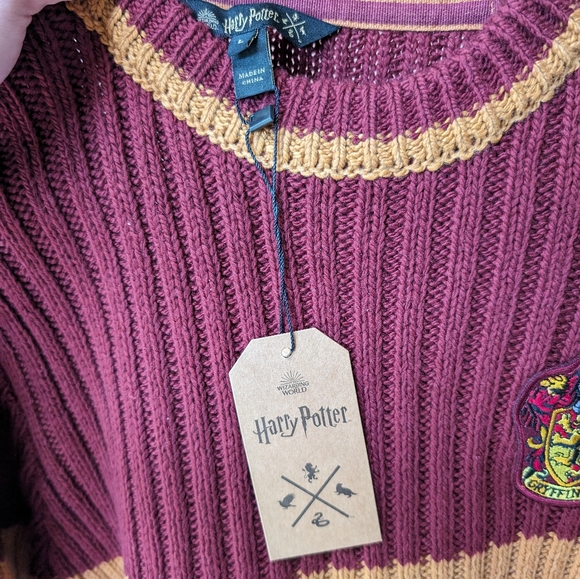 Official Harry Potter Gryffindor Quidditch Sweater - Picture 4 of 5